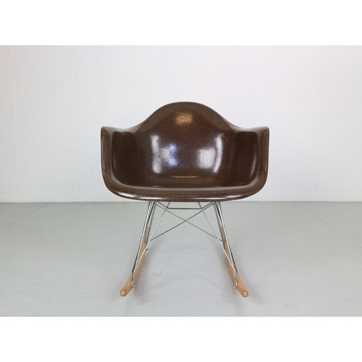 Vintage "RAR" bruine schommelstoel van Charles en Ray Eames voor Herman Miller, 1977