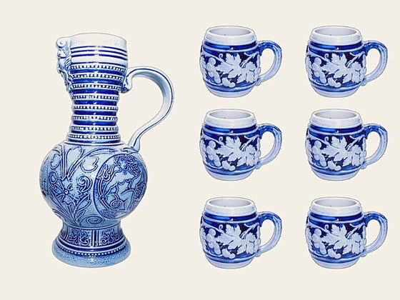 Image 1 of Antiek blauw en wit aardewerk kruik en mokken set