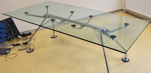 Norman Foster Tecno Nomos tafel