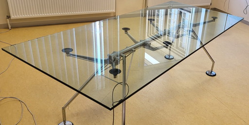 Norman Foster Tecno Nomos tafel