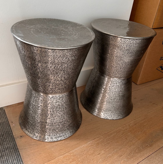 Image 1 of 2x Gehamerde Metalen Krukken, Nic Duysen