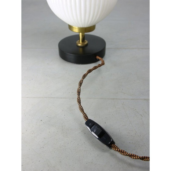Image 1 of Mid Century messing & opaline tafellamp