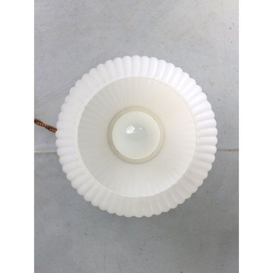 Image 1 of Mid Century messing & opaline tafellamp