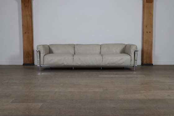 Image 1 of Cassina Lc3 Sofa van Le Corbusier in gebroken wit leer, Italië 1980S