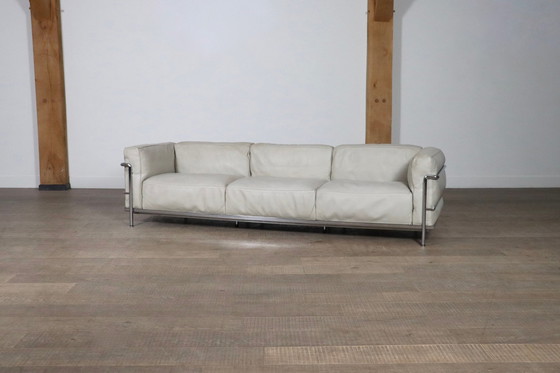 Image 1 of Cassina Lc3 Sofa van Le Corbusier in gebroken wit leer, Italië 1980S