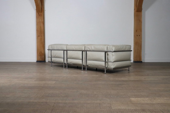 Image 1 of Cassina Lc3 Sofa van Le Corbusier in gebroken wit leer, Italië 1980S