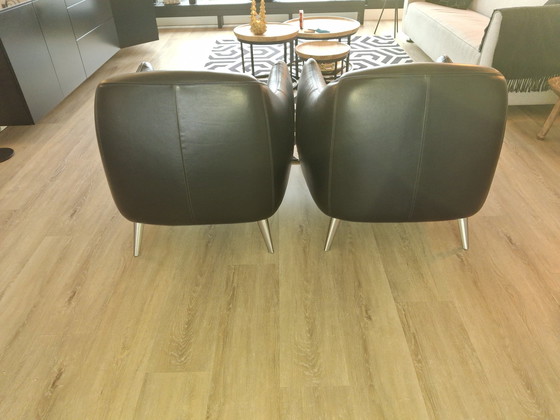 Image 1 of Twee Zwarte Leren Fauteuils