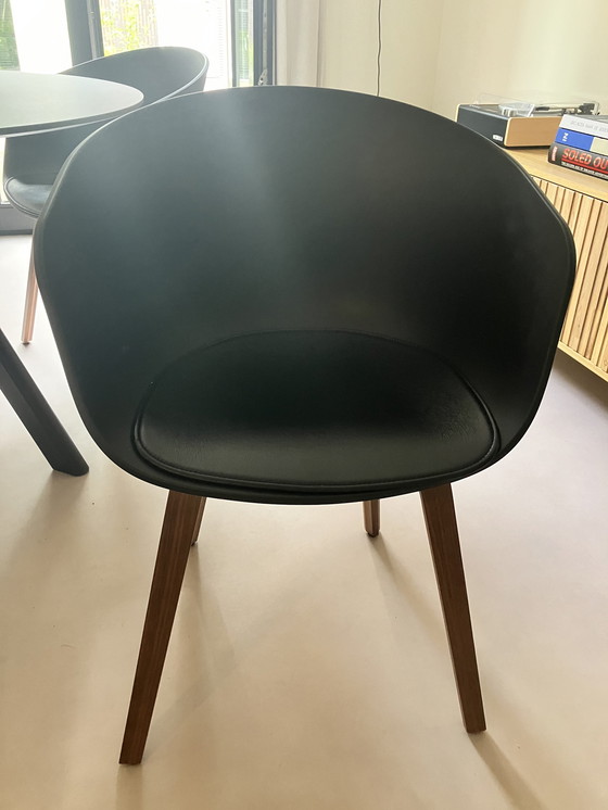 Image 1 of Hay Copenhagen CPH20 tafel en 4x AAC 22 stoelen plus bijbehorende Seat pads.