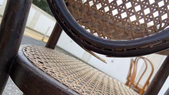 Image 1 of Antieke Thonet Kinderstoel bentwood met webbing met tafeltje