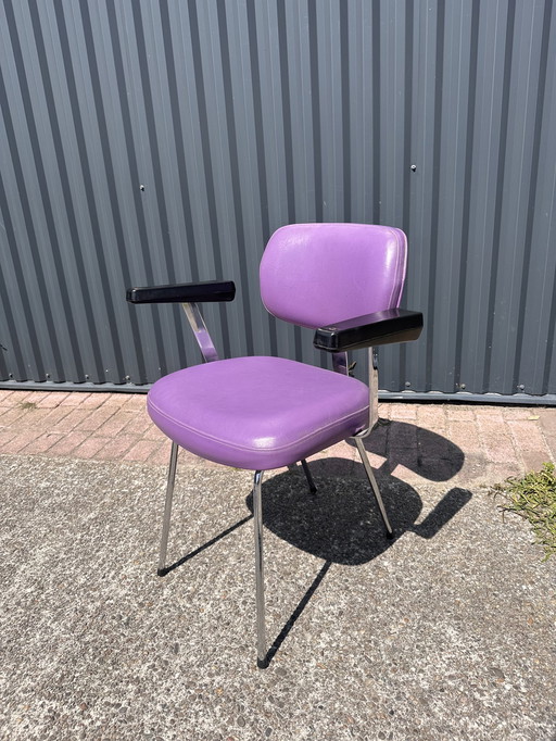 Vintage paarse stoel