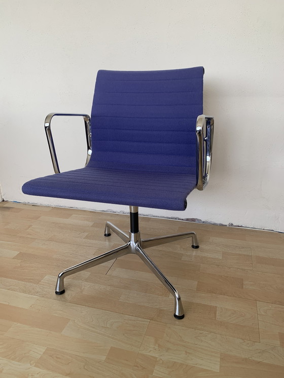 Image 1 of 2x Vitra EA 107 chair