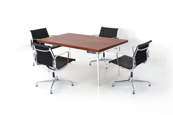 Image 1 of Hans J. Wegner Mod.318 eettafel met teakhout, 1a gerestaureerd