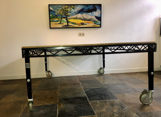 Image 1 of Houten werk tafel met metalen frame verrijdbaar en in hoogte verstelbaar