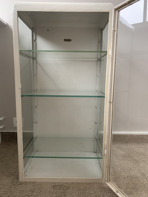 Vintage medicijnen /instrumenten wandkastje