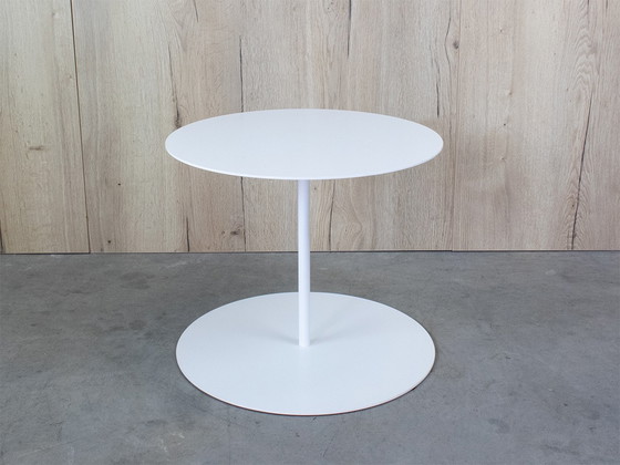 Image 1 of Cappellini bijzettafel Gong Wit design Giulio Cappellini