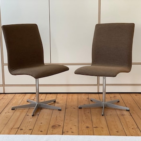 Image 1 of 2x Fritz Hansen Oxford Stoelen van Arne Jacobsen