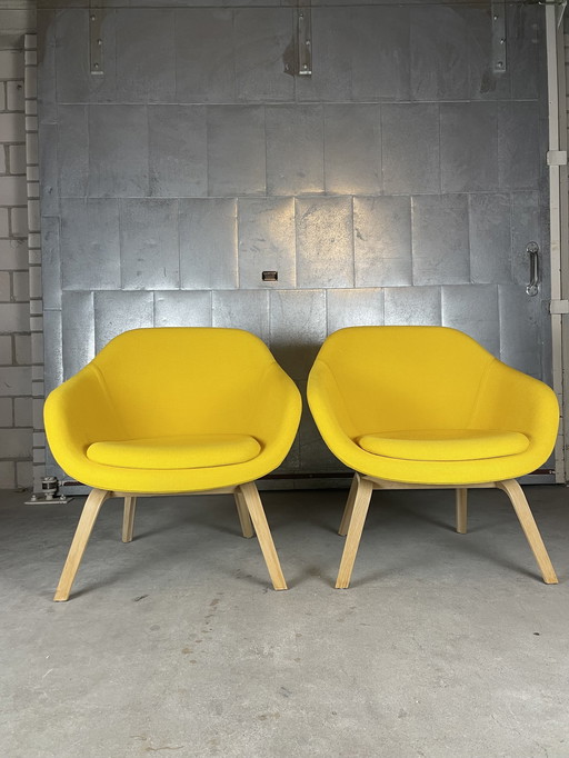 2X Hay Aal83 Lounge Chair En Bella Tafeltje