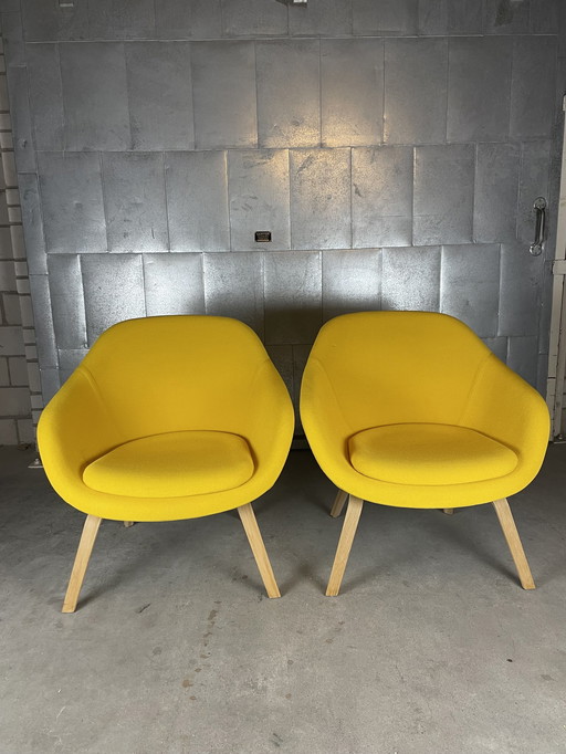 2X Hay Aal83 Lounge Chair En Bella Tafeltje