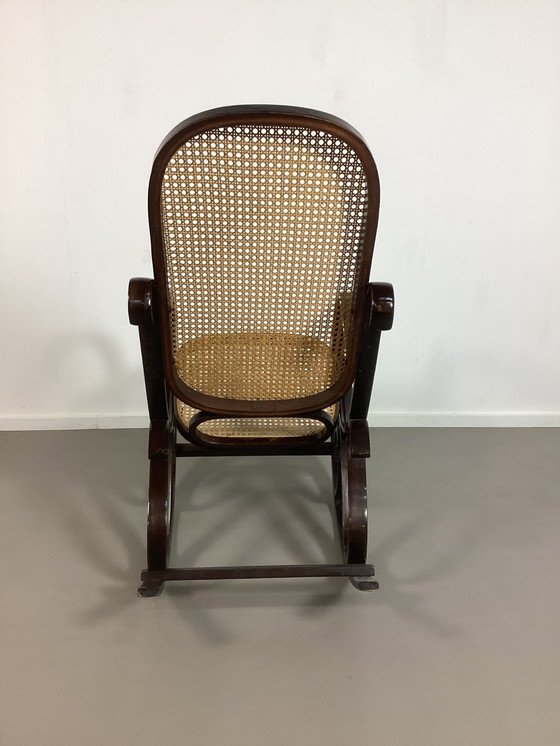 Image 1 of Vintage Thonet-Stijl Schommelstoel Met Webbing Rug En Zitting 