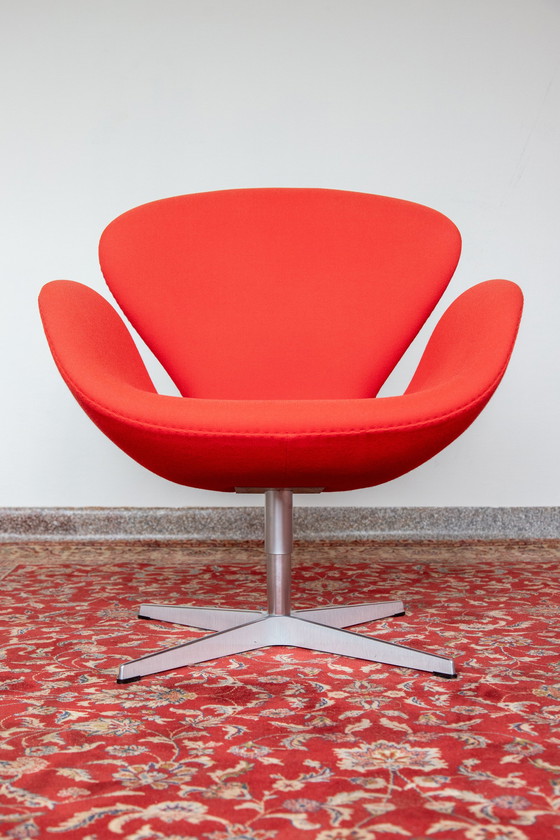 Image 1 of Twee Iconische Swan Lounge Chairs Van Fritz Hansen