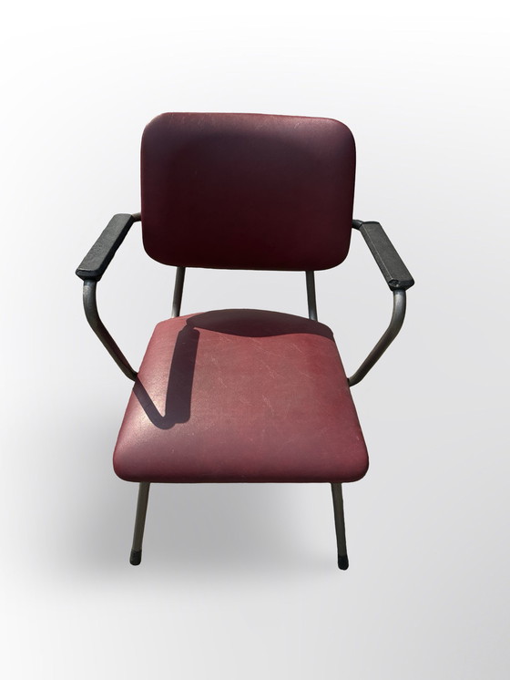 Image 1 of Mooie Originele Gispen R5 Armstoel Uit De Jaren 60 Grijs Metalen Frame , En Bordeaux Rood Skai. 