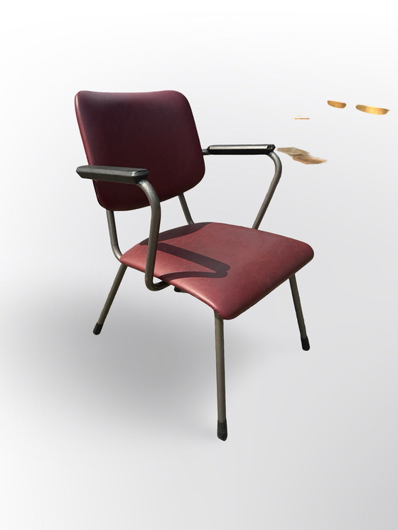 Image 1 of Mooie Originele Gispen R5 Armstoel Uit De Jaren 60 Grijs Metalen Frame , En Bordeaux Rood Skai. 