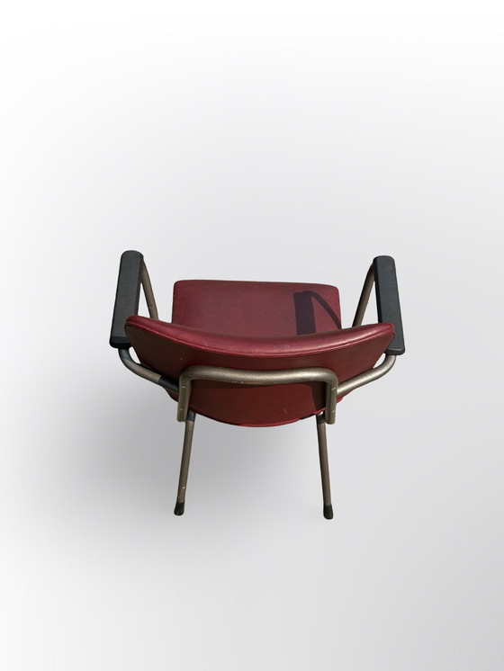 Image 1 of Mooie Originele Gispen R5 Armstoel Uit De Jaren 60 Grijs Metalen Frame , En Bordeaux Rood Skai. 