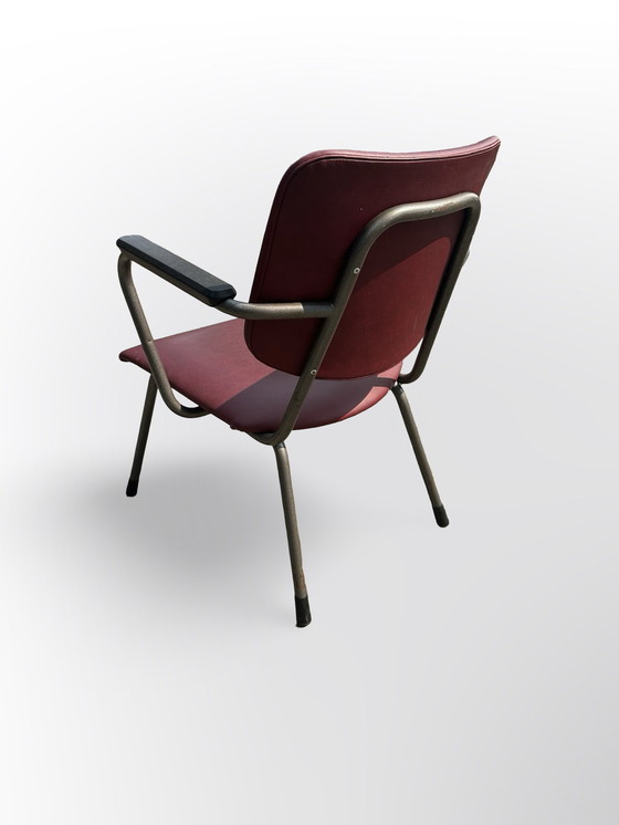 Image 1 of Mooie Originele Gispen R5 Armstoel Uit De Jaren 60 Grijs Metalen Frame , En Bordeaux Rood Skai. 