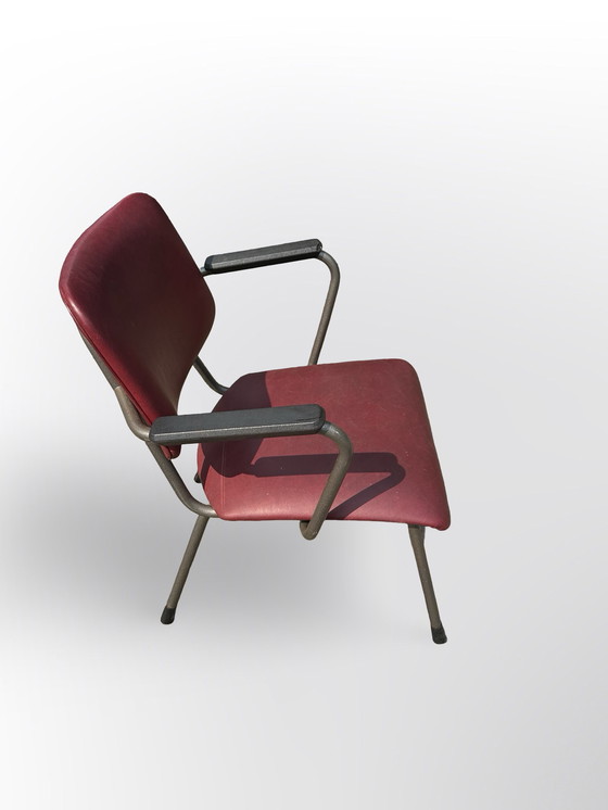 Image 1 of Mooie Originele Gispen R5 Armstoel Uit De Jaren 60 Grijs Metalen Frame , En Bordeaux Rood Skai. 