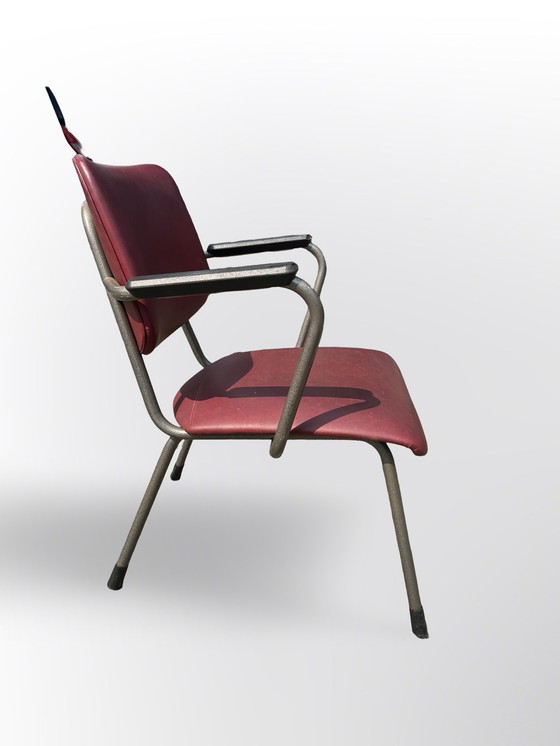 Image 1 of Mooie Originele Gispen R5 Armstoel Uit De Jaren 60 Grijs Metalen Frame , En Bordeaux Rood Skai. 