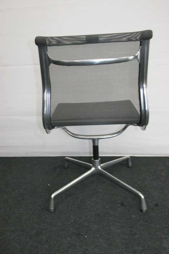 Image 1 of Vitra alu chair EA 106