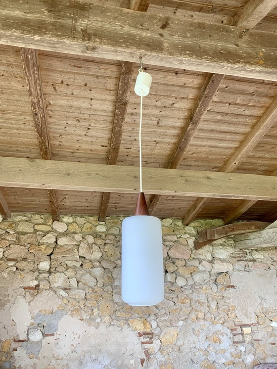 Image 1 of Scandinavische hanglamp van opaline en teakhout, jaren 1960