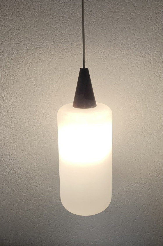 Image 1 of Scandinavische hanglamp van opaline en teakhout, jaren 1960