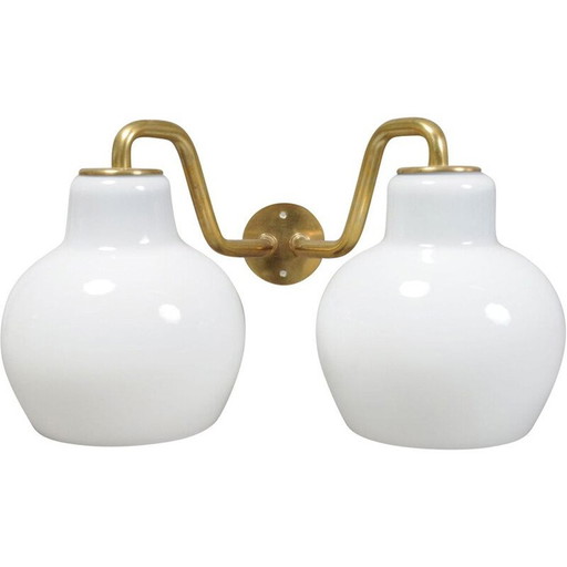 Paar vintage opaalglas en messing wandlampen van Vilhelm Lauritzen voor Louis Poulsen, 1950