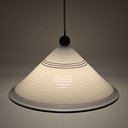 Zeldzame vintage 1980S plastic kegelvormige hanglamp met horizontale lijnen.
