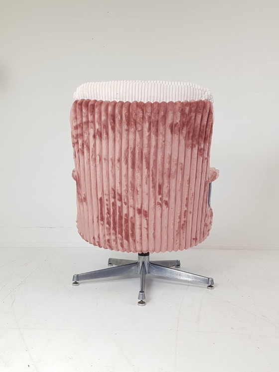 Image 1 of Vintage Strassle Fauteuil | Draaifauteuil Roze Witte Ribstof