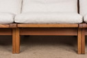 Grote Deense bank van massief eiken en stof, model Ge375 van Hans Wegner voor Getama 1960.