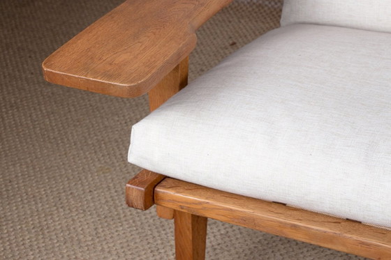 Image 1 of Grote Deense bank van massief eiken en stof, model Ge375 van Hans Wegner voor Getama 1960.
