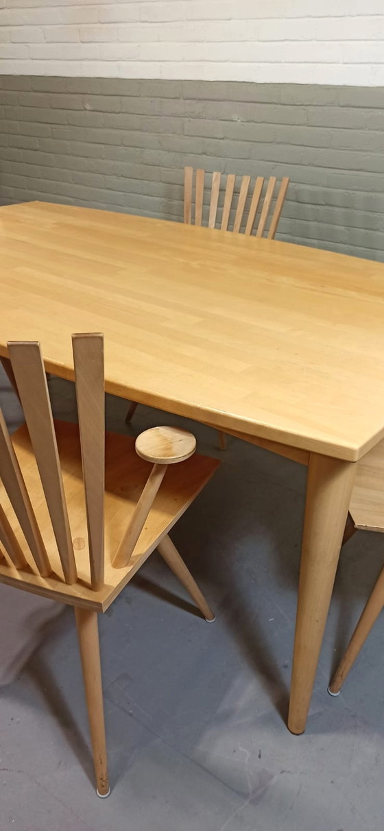 Image 1 of Kvist eettafel met 5 'Mikado' stoelen, Denemarken