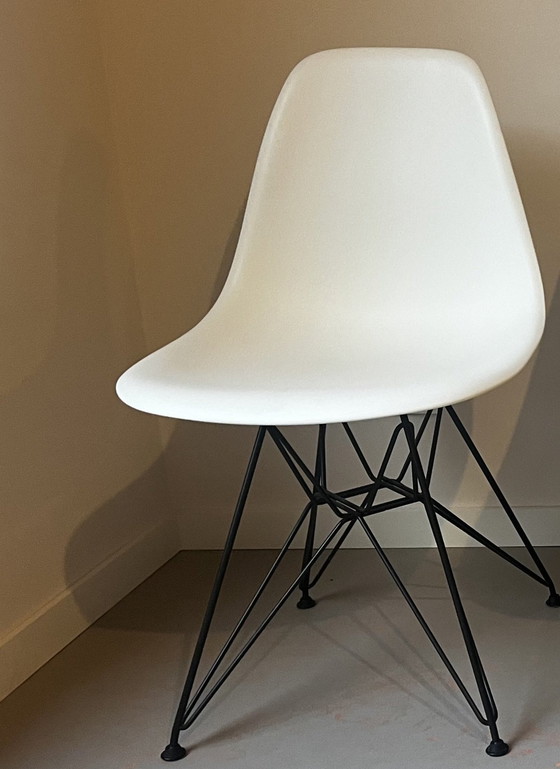 Image 1 of Vitra Dsr Stoel Wit