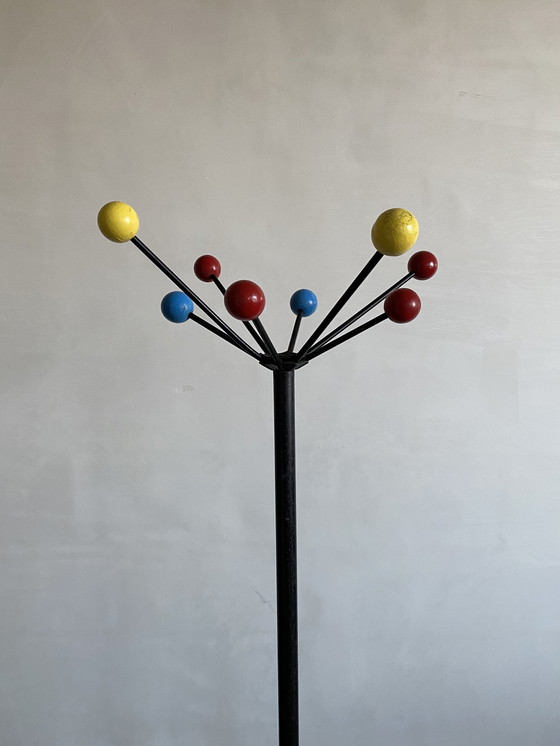 Image 1 of Midcentury zwart metalen kapstok met gekleurde houten bollen, Frankrijk, 1950