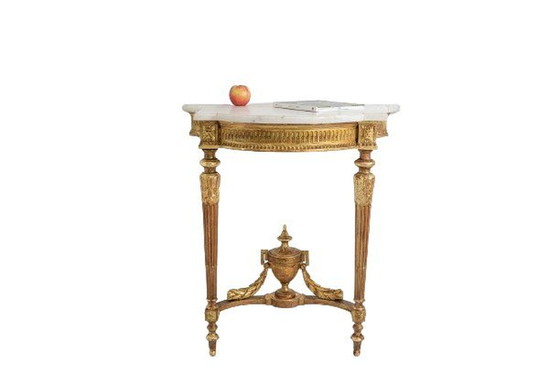 Image 1 of Gesneden en verguld houten console met marmeren blad. Circa 1880.