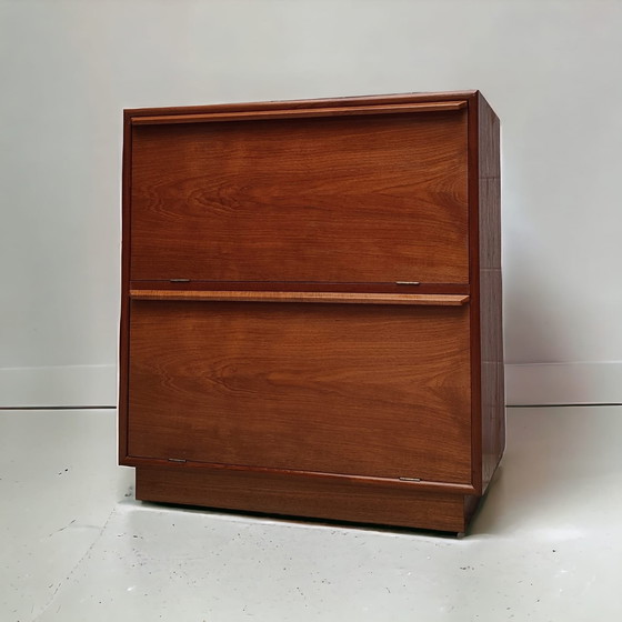 Image 1 of Mid Century schoenenkast