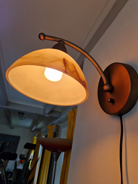 Image 1 of Vandeheg 447902 wandlamp met melkglazen kap