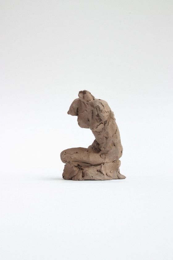 Image 1 of Yolande Ide (1931) - Terracotta sculptuur van een vrouwentorso