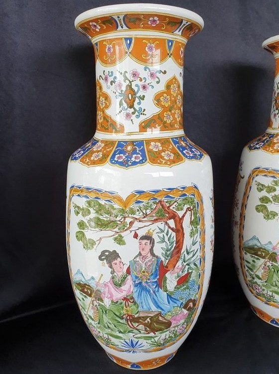 Image 1 of 1445 Oosterse Chinese Vazen Met Afbeelding, 2Stuks