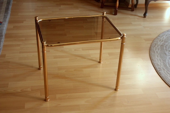 Image 1 of Messing bijzettafel met rookglazen blad - Vintage