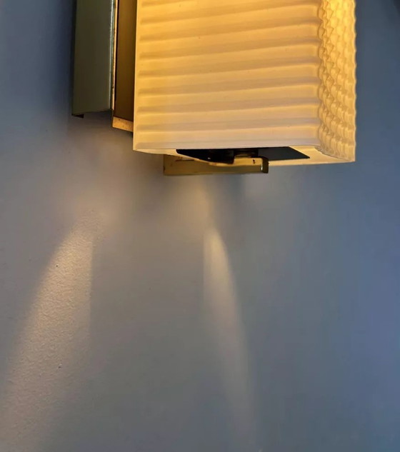 Image 1 of Vintage wandlamp, Opaline en messing, Frankrijk 1950