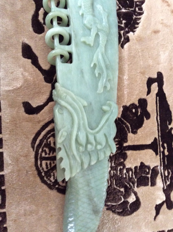 Image 1 of Chinees Jade Drakenzwaard Sculptuur