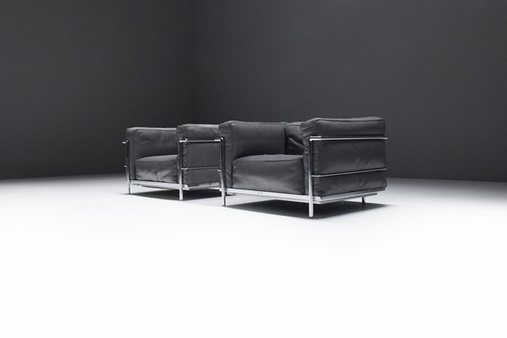 Image 1 of Set (2) Lc 3 In Grijs Leer Van Le Corbusier, Jeanneret & Perriand Voor Cassina